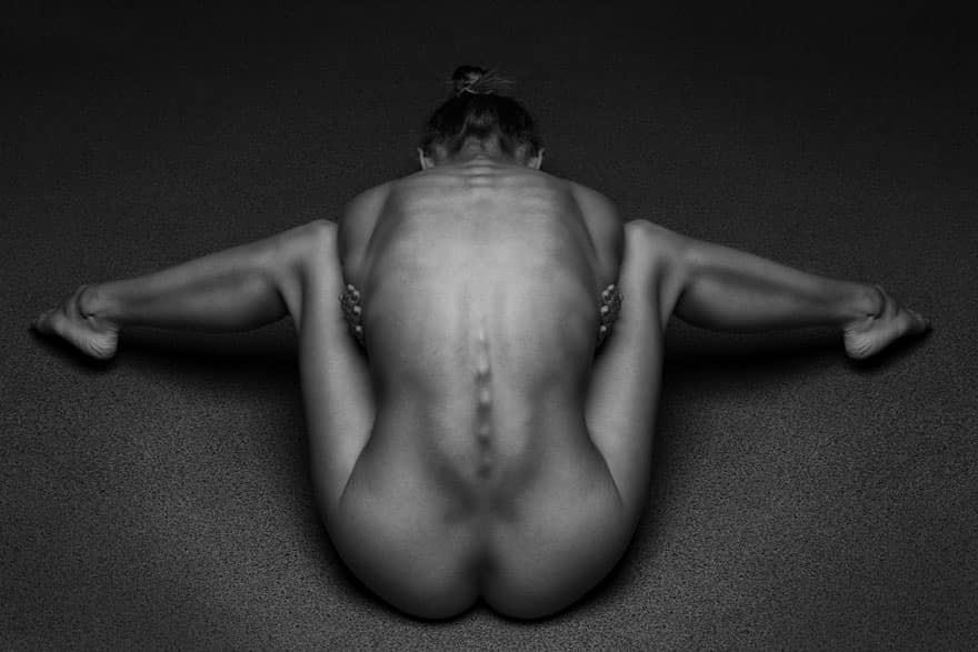 black-and-white-portraits-women-body-bodyscapes-anton-belovodchenko-121_mini