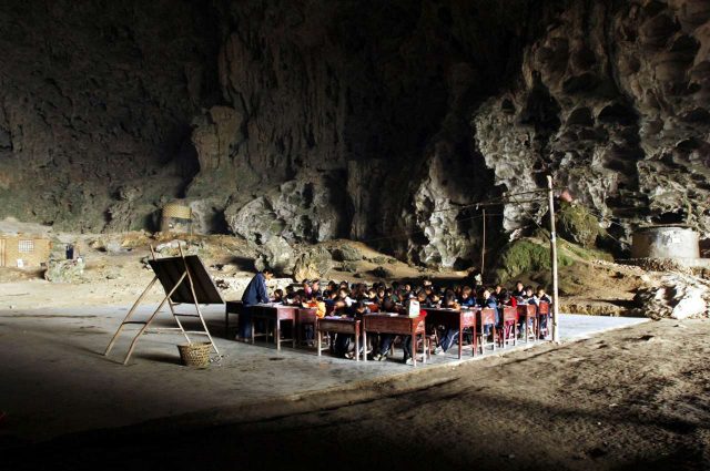 Пещерное поселение в Китае: возврат к первобытному строю или решение глобальных проблем?