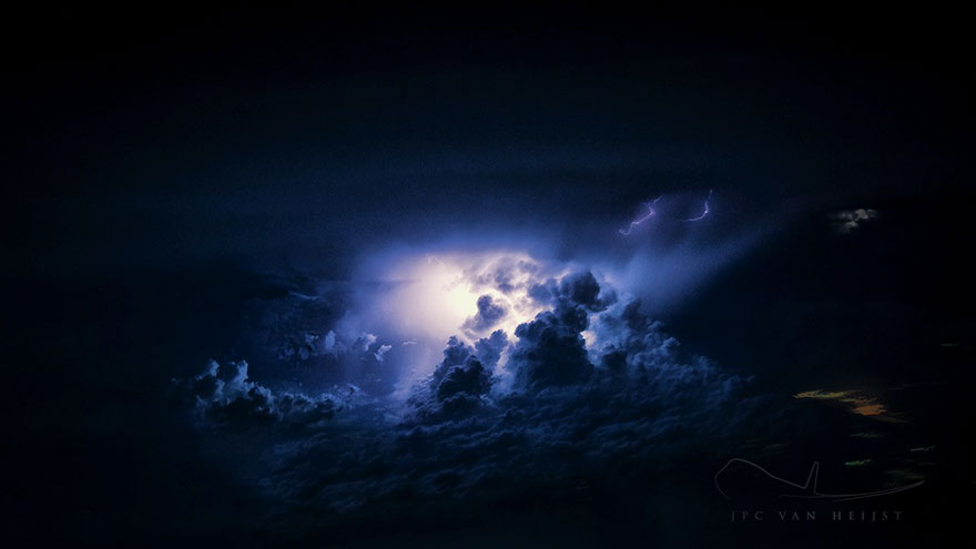 storm-sky-photography-airline-pilot-christiaan-van-heijst-2-57eb67ef2a0ad__8801
