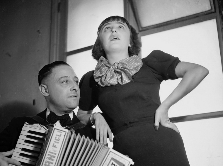 FRANCE - CIRCA 1936: Edith Piaf and her accordionist, Juel. Paris, 1936. (Photo by Lipnitzki/Roger Viollet/Getty Images)