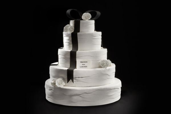 Из дизайнера в кондитеры: Vera Wang представила коллекцию роскошных свадебных десертов! рис 3