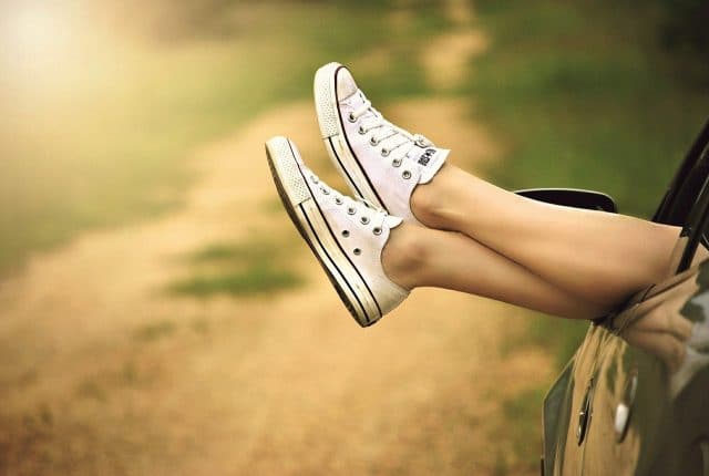Несколько шагов к идеалу: советы по уходу за ногами в летний период