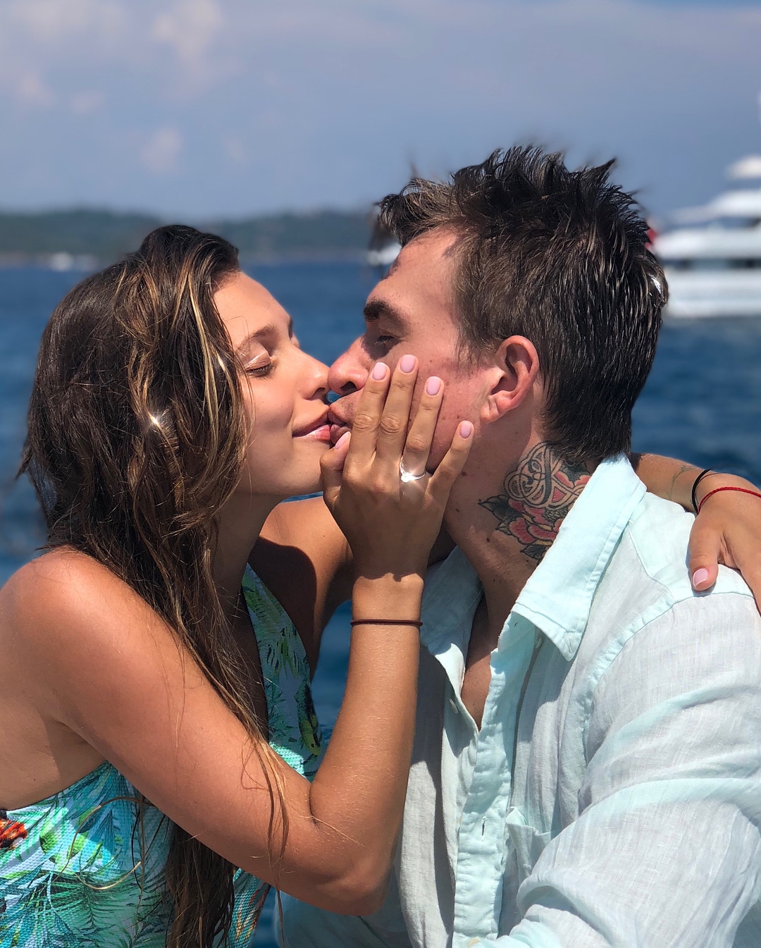Регина Тодоренко и Влад Топалов целуются