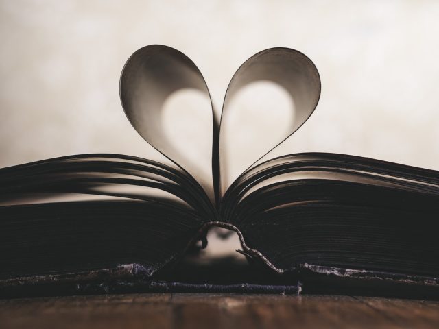 Книга, любовь, символ