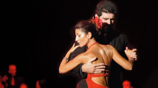 Страсть и нежность в одном флаконе: история возникновения танго