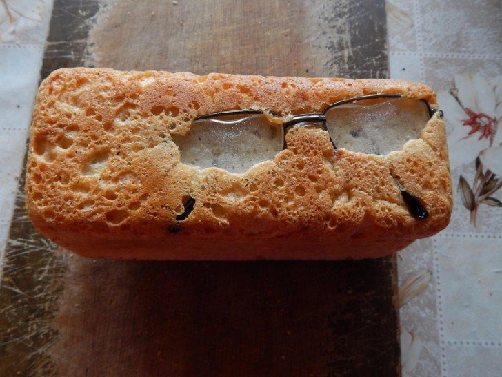 Хлеб с очками