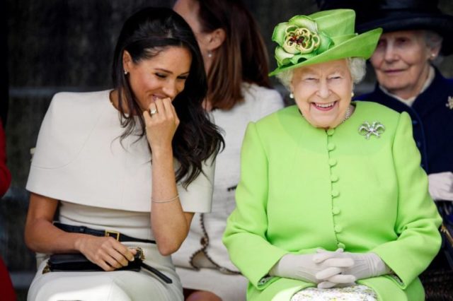 20 смешных фото королевы Елизаветы II, которые заслуживают стать мемами Шоу-бизнес,Юмор,королева Елизавета ii,королевская семья,мем,фото,юмор
