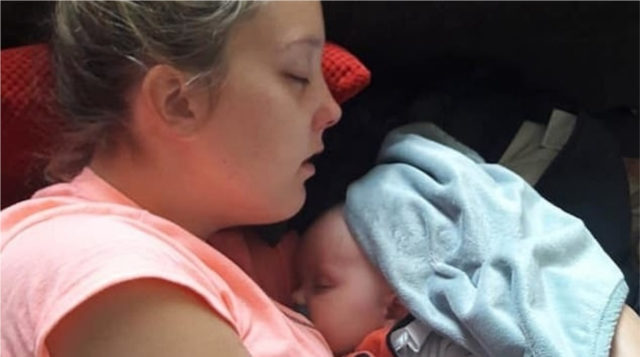 Остановка сердца и поражение мозга, но она успела сделать фото с новорожденным сыном…