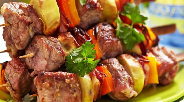 Маринад к шашлыку из свинины: 5 вкуснейших рецептов + соус к мясу