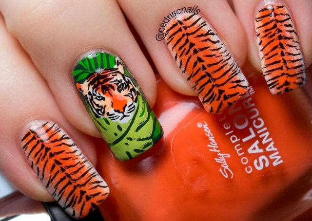 рыже-зеленые ногти с тигром