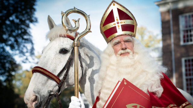 святой николай рядом с белой лошадью