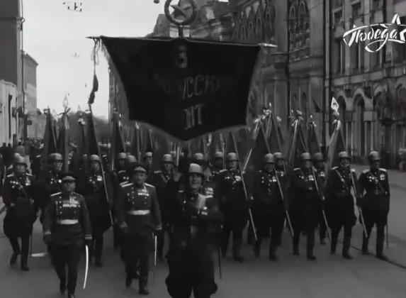 черно-белое фото военных на параде