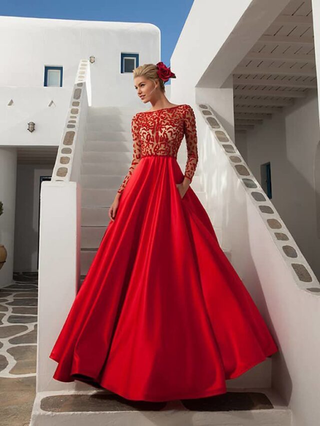 девушка в длинном красном платье